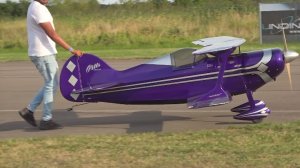 Летающая модель ретро самолёта