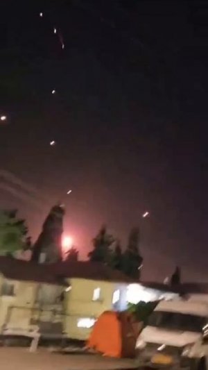 Иран бомбит Израиль.