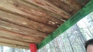 Утопил вездеход в болоте.