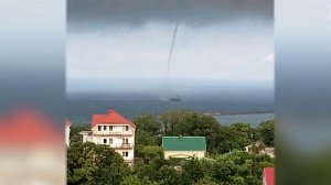 Появились кадры водяного смерча в Краснодарском крае