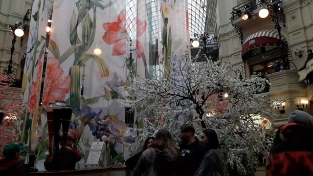 Москва. Первомай. Гуляем с девочками по ГУМу. смотреть онлайн