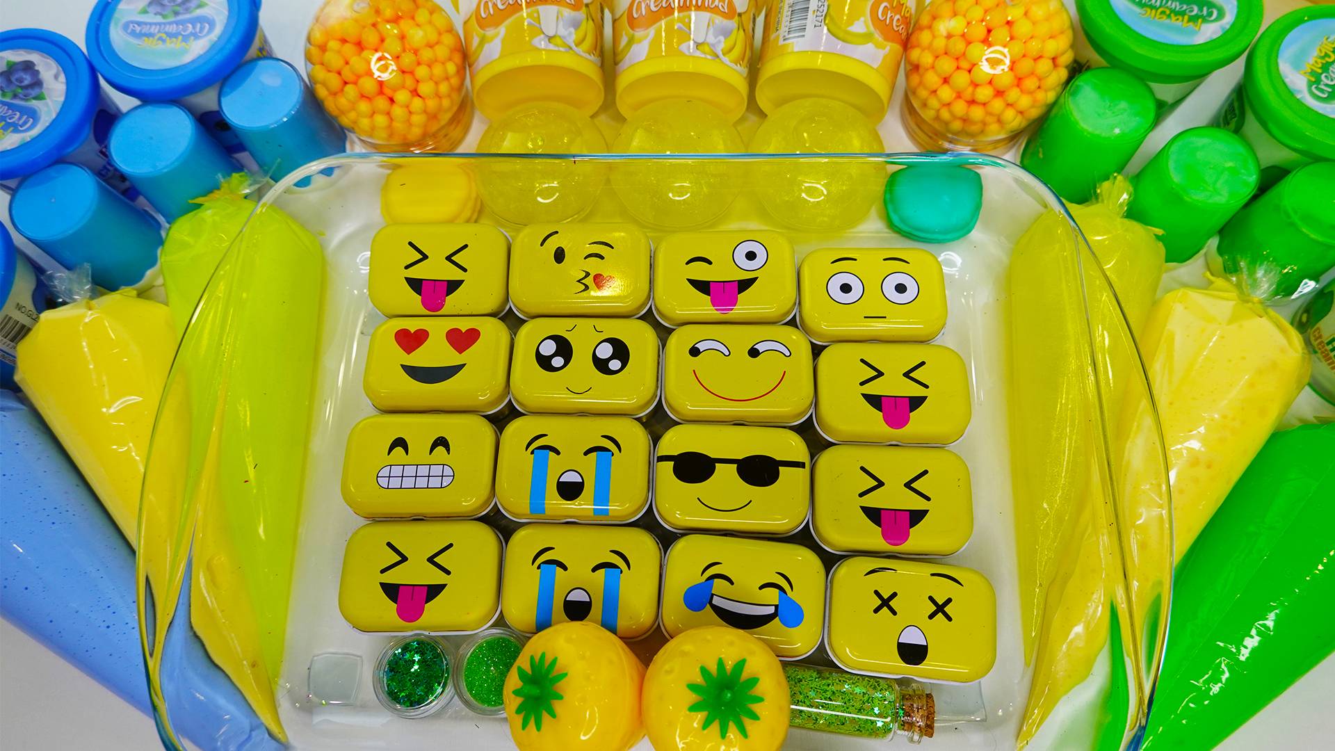 Слайм с блестками, киви, сердечками и кинетическим песком ✨🍃💚