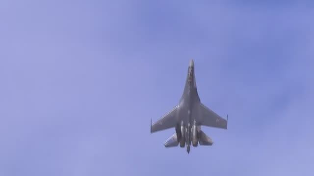 Сухой. Су -35. Фрагмент Official video Paris Air Show 2013 с канала Salon du Bourget Paris Airshow смотреть онлайн