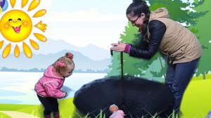 Танцуем под песенку Дождик лей. Мама и Тома танцуют и поют