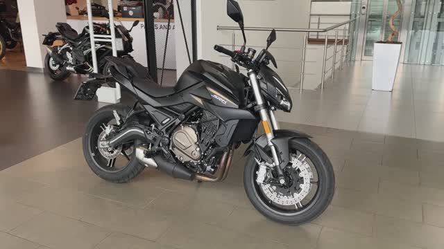 QJ MOTOR SRK 700