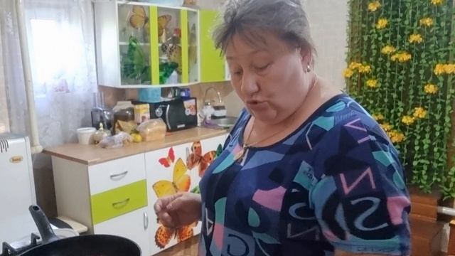 Доделала уборку в беседке. Готовлю вкусный обед. смотреть онлайн