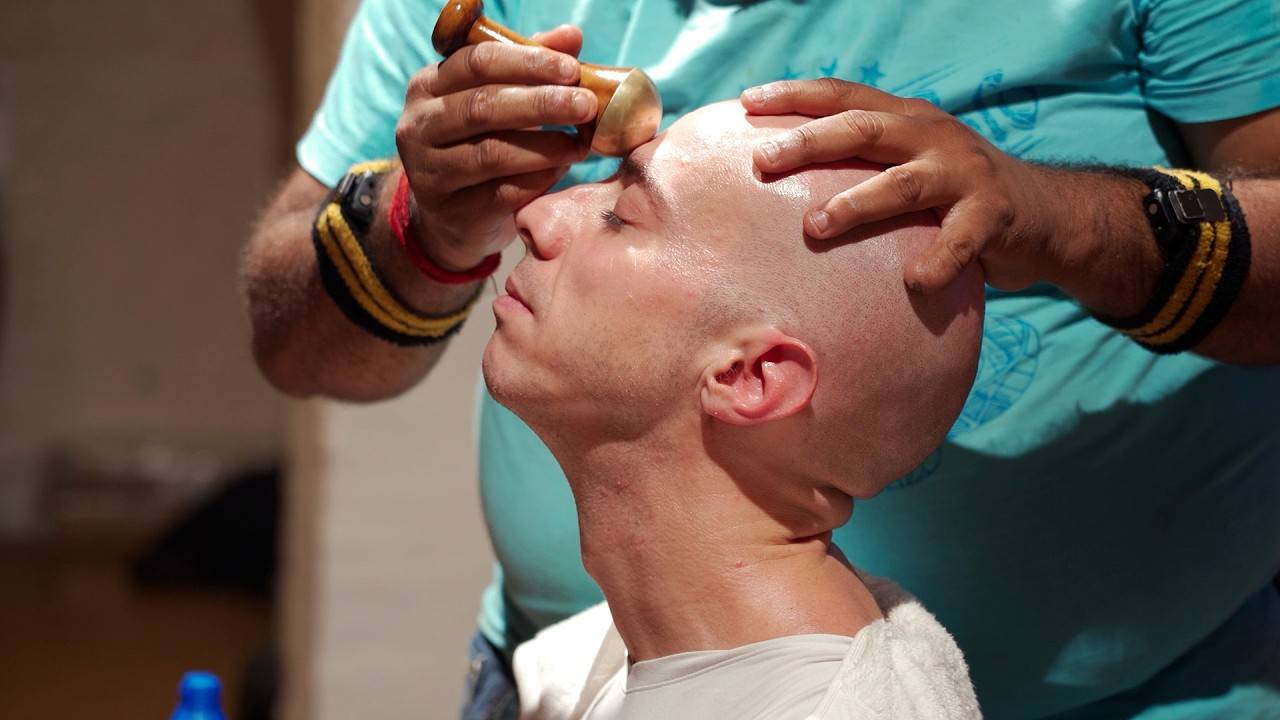 ASMR Head Massage Featuring Elbow and Shoulder Cracks： The Art of Shamboo Barber смотреть онлайн