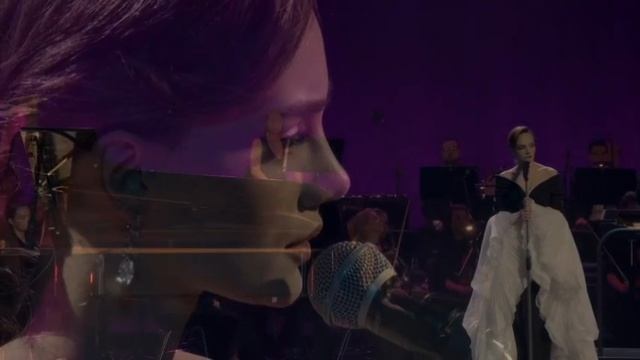 «Девочке три» (стихи Мальвины Матрасовой) читает Анна Егоян на своём концерте симфонической поэзии в смотреть онлайн