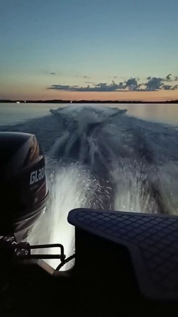 Дешевая пластиковая лодка для рыбалки SWIMMER 450Z с мотором GLADIATOR 40 #рыбалканаозере #fishing смотреть онлайн