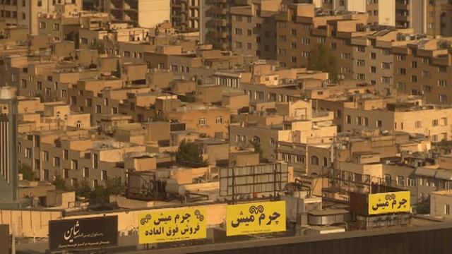 Российские ученые и дипломаты не могут выехать из Тегерана из-за атак Израиля смотреть онлайн