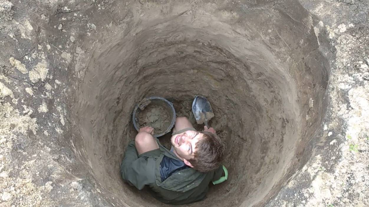 🚽ПЕРЕМЕЩАЕМ УЛИЧНЫЙ ТУАЛЕТ | Заводим КОММУНИКАЦИИ в дом (14 серия) || Ежевичный сад