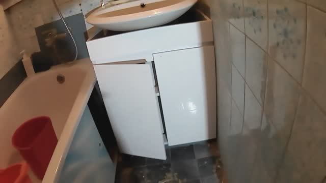 У каждого свои тараканы...Попросили - одел тумбочку на тюльпан! смотреть онлайн