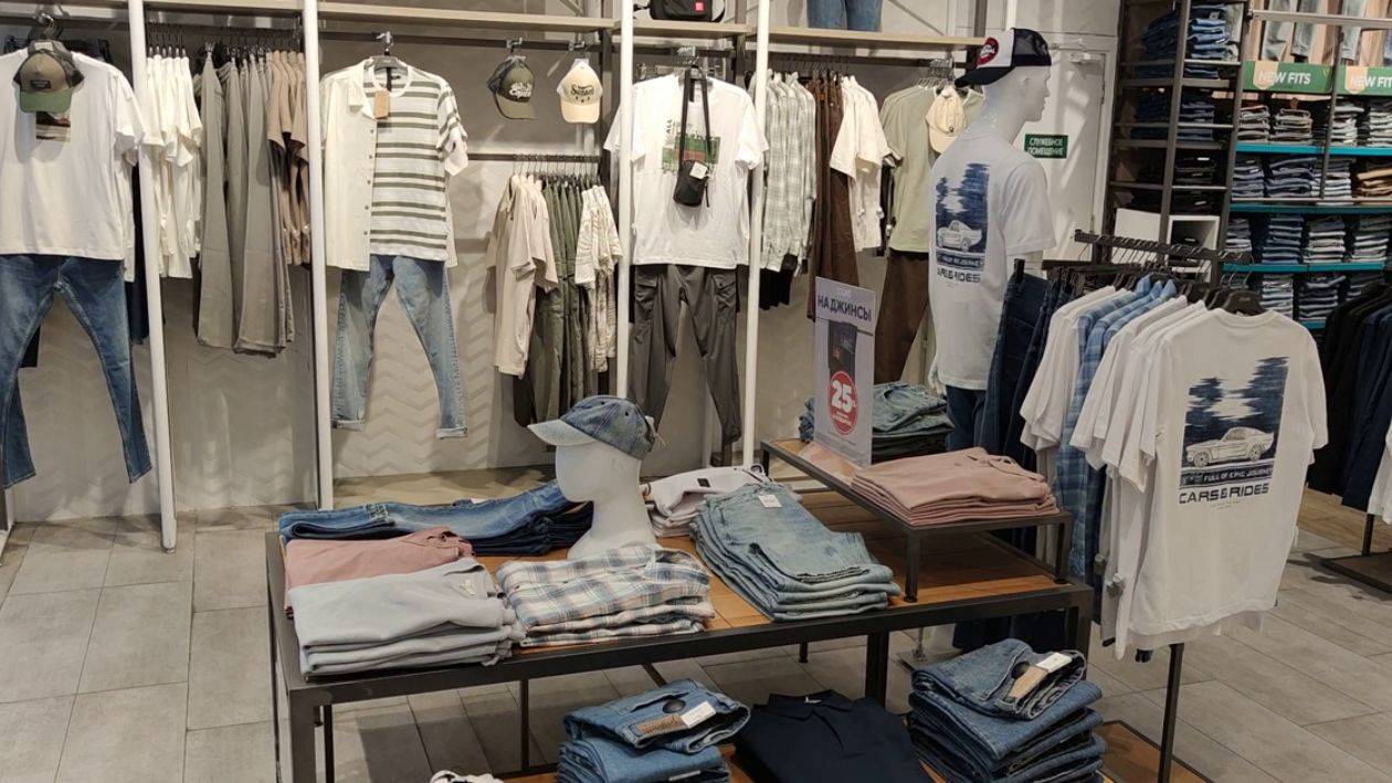 Отдел для мужчин Colin's обзор на 06 2025 джинсы ветровки рубашки и обувь