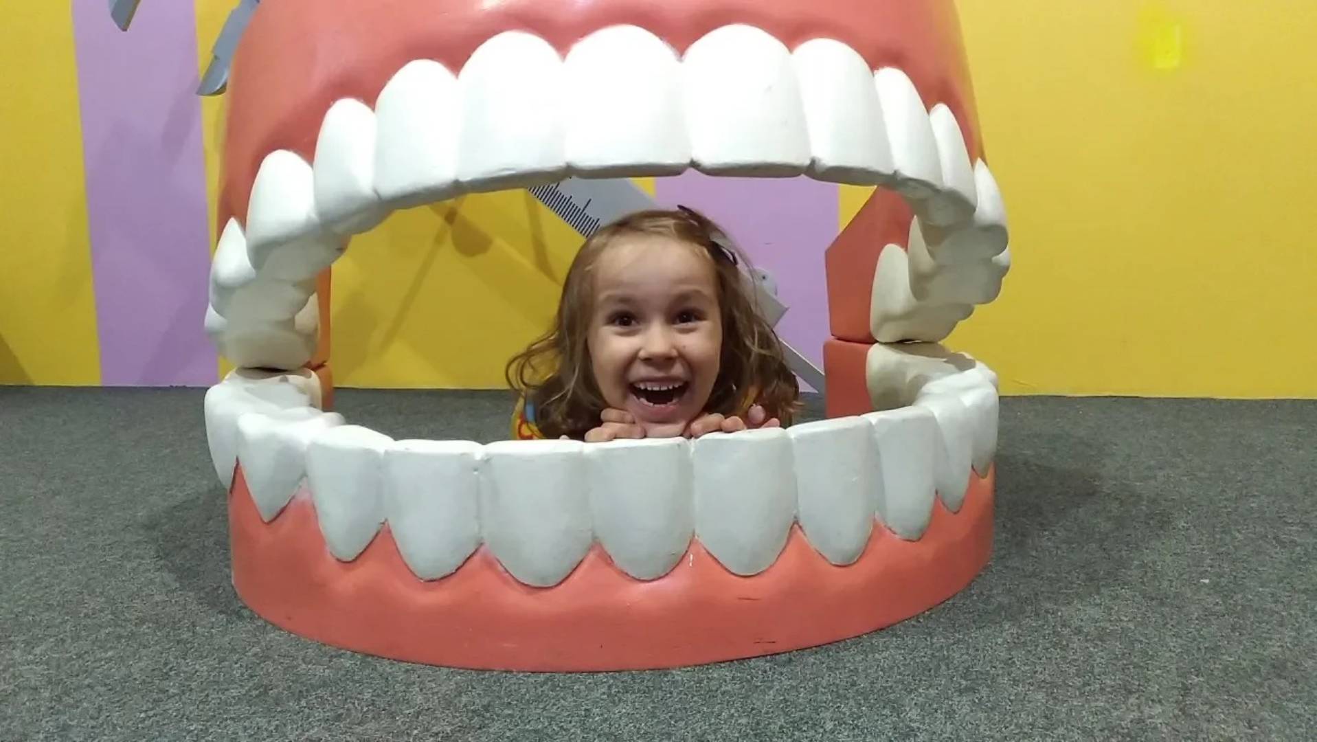 Катя Внутри Человека на ВДНХ в Москве. Katy in the Children's Museum "Inside Man" at VDNH in Moscow смотреть онлайн