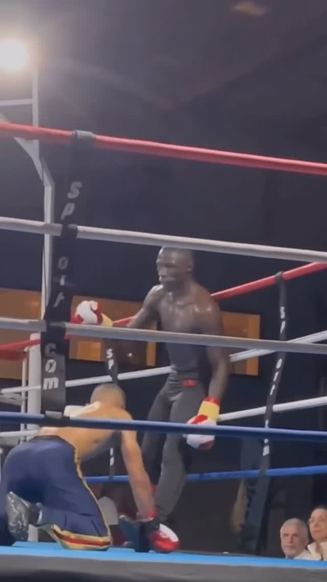 Интересное решение) 
Savate #shorts #savate #сават #кикбоксинг