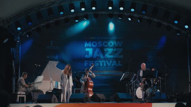 Canсão de ninar do vento da lua Колыбельная лунного ветра. Муз. и сл. Игоря Надеждина