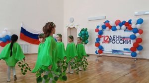 Танец девочек «Озёра синие» на день России 2025 г
