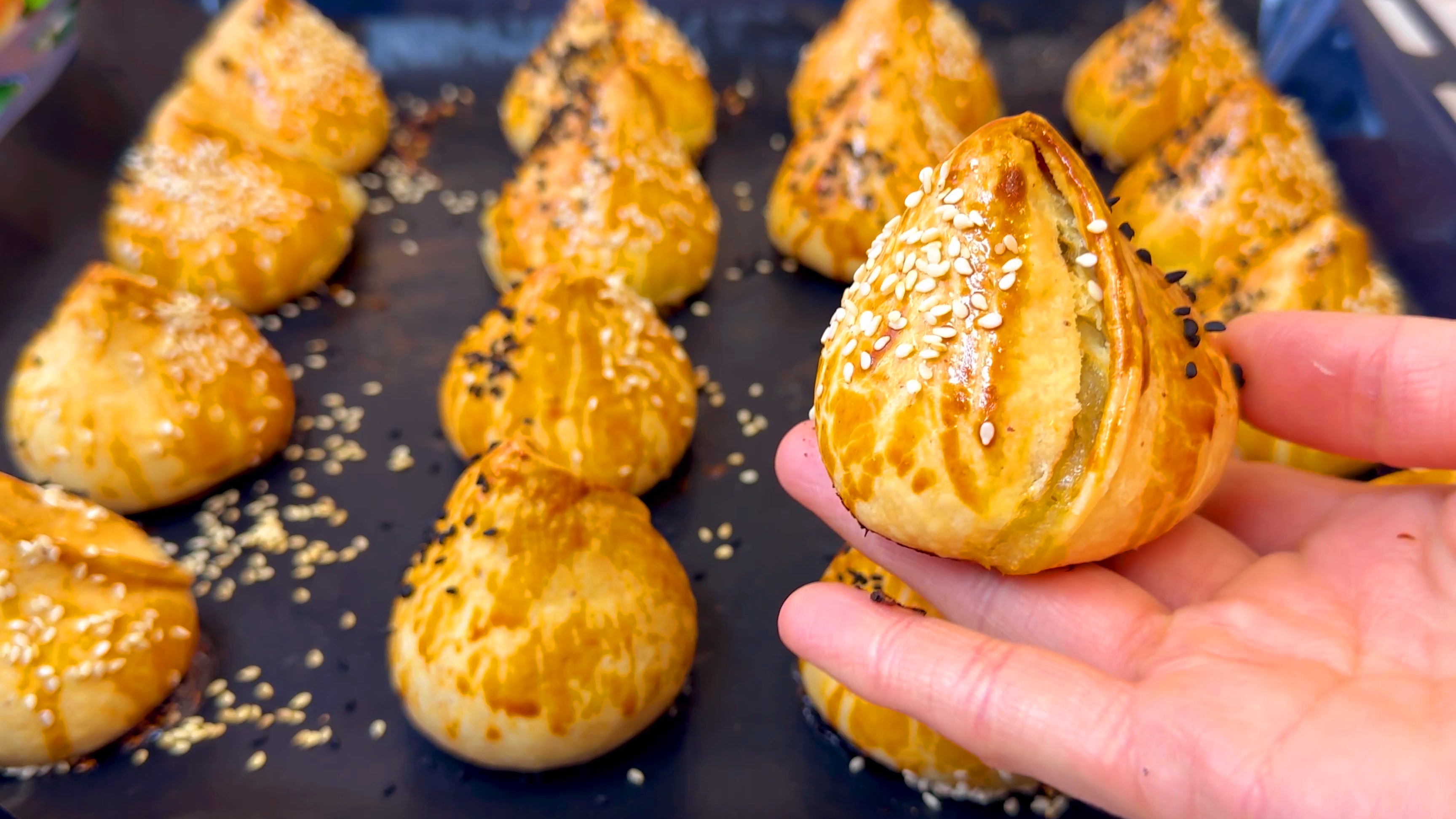 Мама научила! Теперь кто пробует просит рецепт! Съедается в один миг! Самса Тюльпаны смотреть онлайн