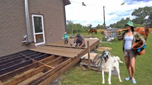 Жизнь в селе. Такой красоты никто не ожидал. Дом в лесу не узнать! Сделали длинную террасу из дпк