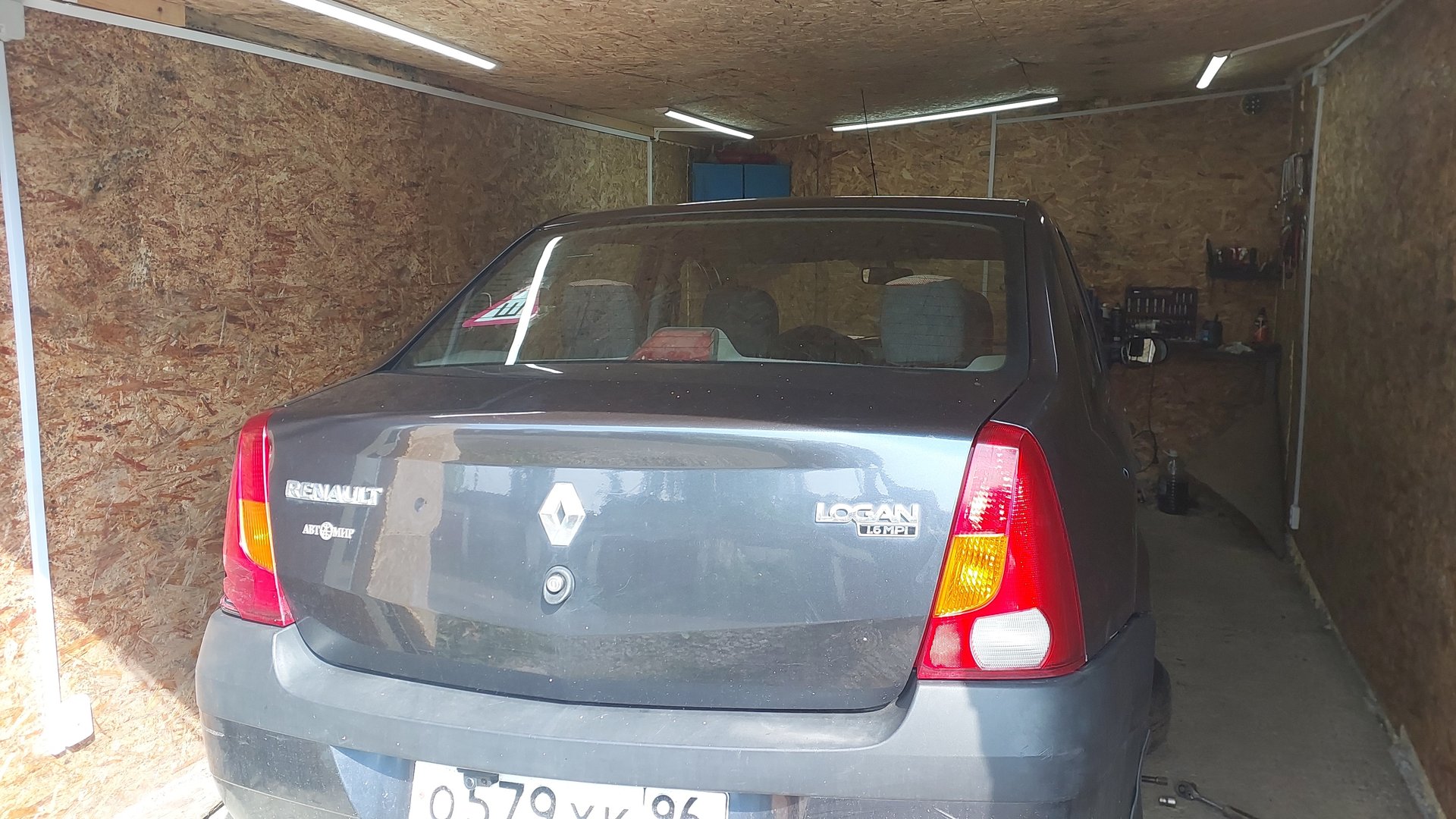 Будни в гараже. ЖЕСТЬ НА СТО. Замена ремня генератора рено логан. смотреть онлайн