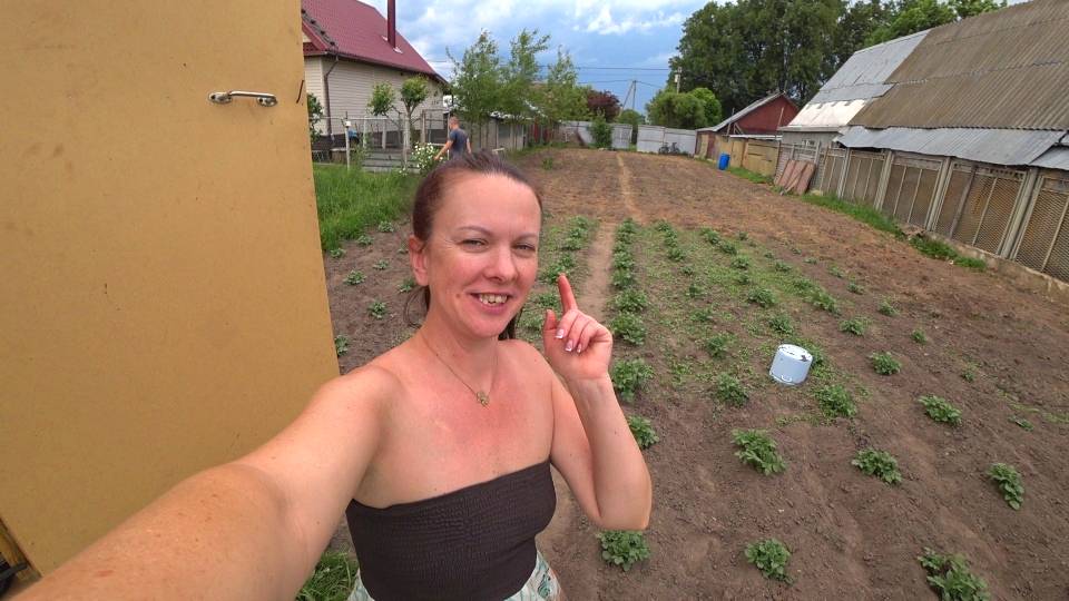 Жена РАСПАХАЛА ТРАКТОРОМ ВЕСЬ УЧАСТОК!