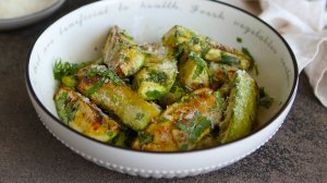 Кабачки с чесноком и сыром в аэрогриле