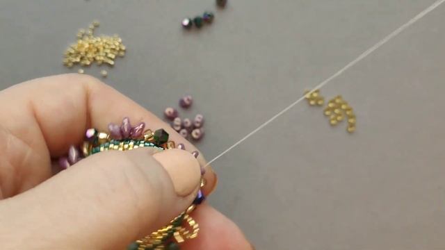 DIY Красивая оправа для шикарного кристалла. Бисероплетение Часть 2 смотреть онлайн