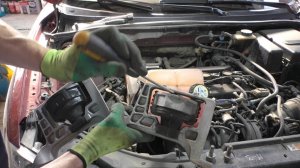 Замена правой и нижней опоры двигателя на Mazda 3  2,3  Мазда 3  2005 года