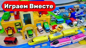 Машинки и поезда для детей ! Строим город игрушек !  Игрушечная  железная дорога !