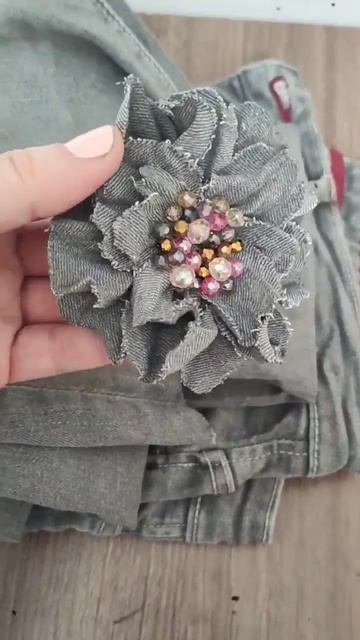 Переделка. Как из старых джинс сделать брошь #handmade #украшениясвоимируками смотреть онлайн