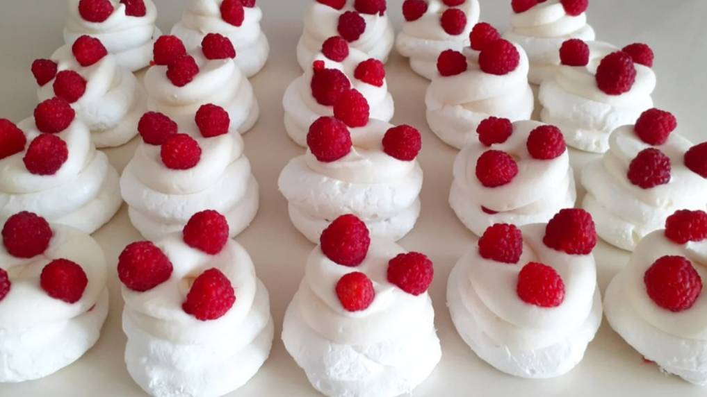 Рецепт пирожных Анна Павлова! Воздушное безе с нежным кремом и джемом. смотреть онлайн