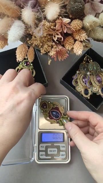 Сколько весят сутажные серьги? Сможете надеть такие? #сутажнаявышивка #украшениясвоимируками смотреть онлайн