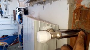 Как сделать красиво стандартное боковое подключение радиатора с выводами из стены.