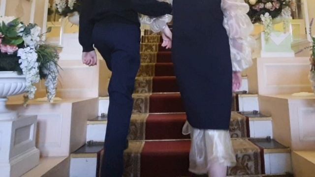 Лестница. Галантный кавалер. Этикет - это главное