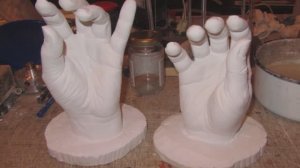 Руки из папье маше.