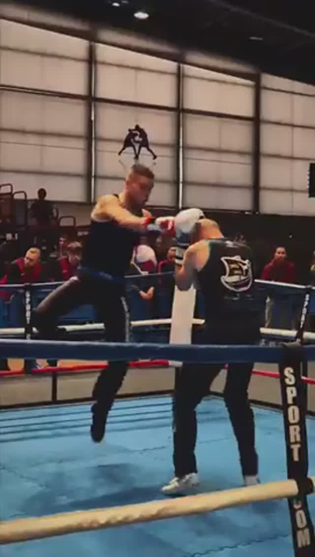 Иден Гарсиа. Чемпион мира по савату.
#savate #ufc #shorts #kikboxing #knockout #muaythai #сават