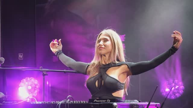 KRISMI - Live Dj Set Melodic Techno Progressive House DJ Mix Ibiza Beach Club 4K смотреть онлайн