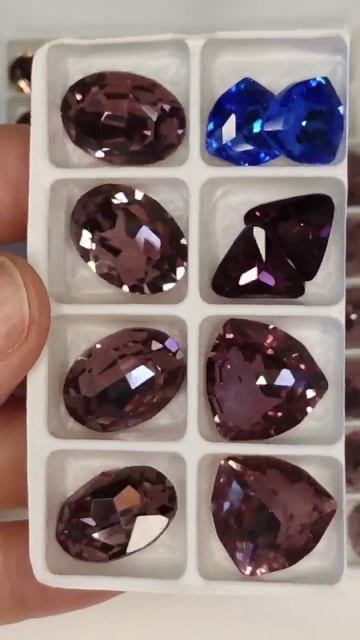 Пополнила свою коллекцию кристаллов #сутажнаявышивка #украшенияназаказ #украшениясвоимируками смотреть онлайн