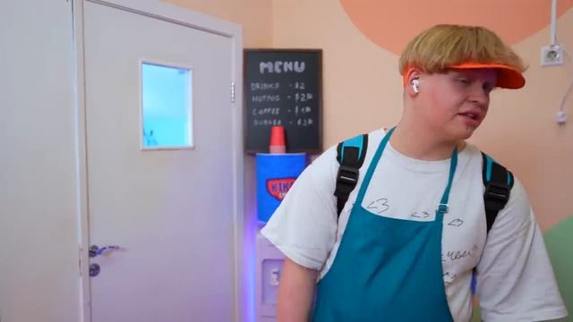 КРАСНАЯ-ЖËЛТАЯ ДВЕРЬ В КАМПУСЕ😱ЧТО УВИДЕЛА АМИНА? ОПАСНАЯ ИГРА ШКОЛЕ