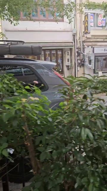 Монстр среди авто... смотреть онлайн