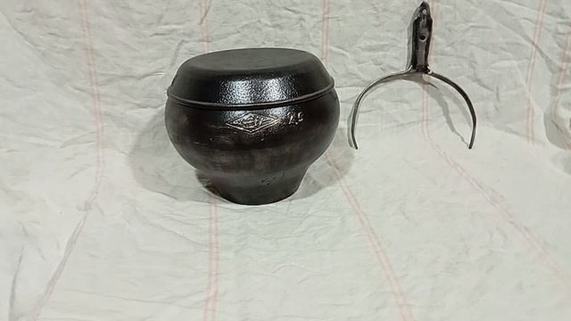 Чугунок чугунный на 2,5 литра +Крышка -СКОВОРОДА Чугунная+Ухват кованый СССР смотреть онлайн