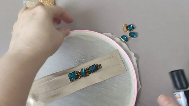 Если взять несколько кристаллов, горсть бусин и немного бисера, получится оригинальный браслет смотреть онлайн