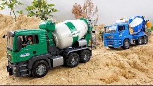 Игрушки для спасателей на дорогах: бетономешалка и автокран