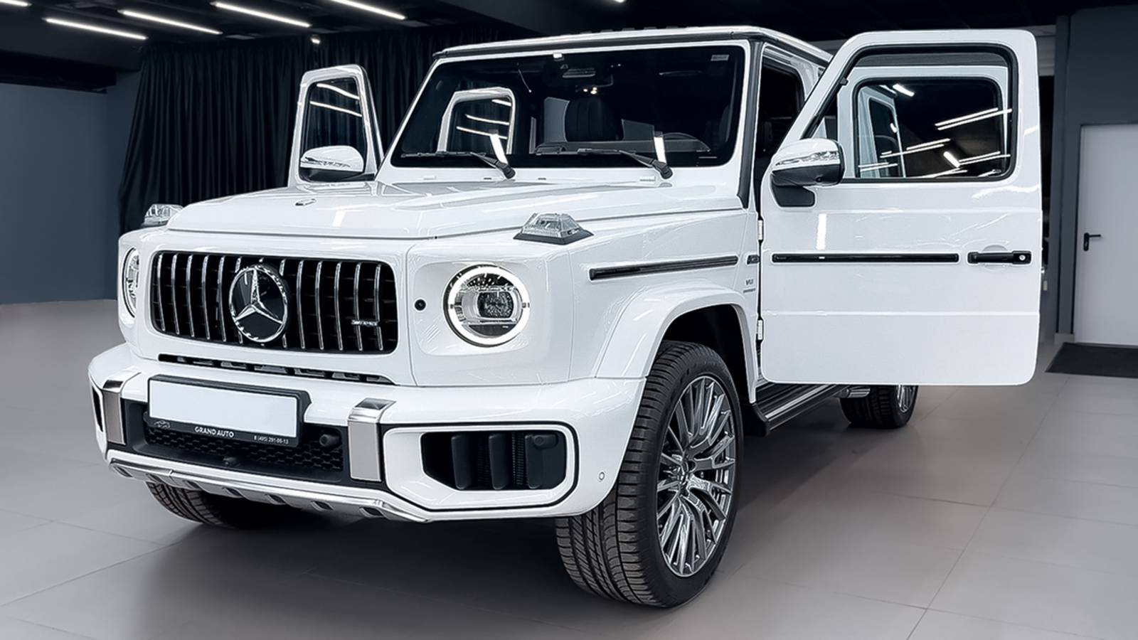 2025 Mercedes-Benz G63 AMG - Визуальный обзор экстерьера и интерьера смотреть онлайн