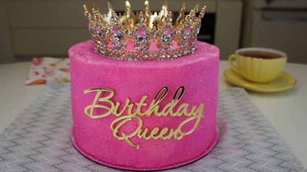 НОВЫЙ ТРЕНД "ТОРТ С КОРОНОЙ"| БИСКВИТНЫЙ ТОРТ С КЛУБНИЧНО-БАНАНОВОЙ ПРОСЛОЙКОЙ рецепт