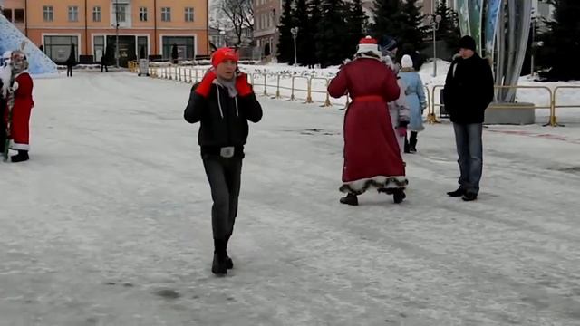 2 часть. 31 12 10. Новый год . г.Саранск Дед Мороз и снегурочка .#54 смотреть онлайн