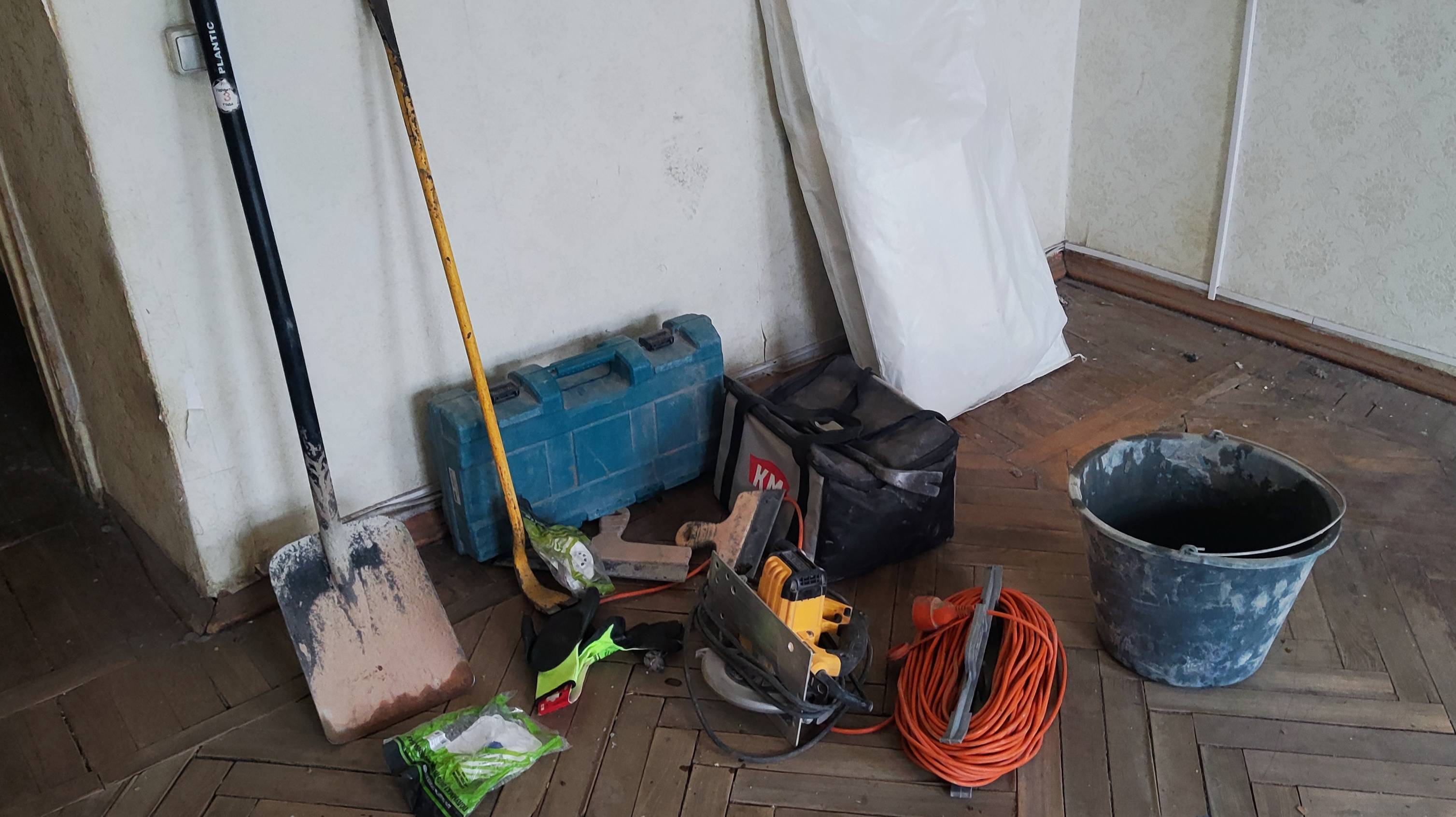 Базовый инструмент для монтажа стяжки. Удаленная помощь по монтажу стяжки в старом фонде. Июнь 2025 смотреть онлайн