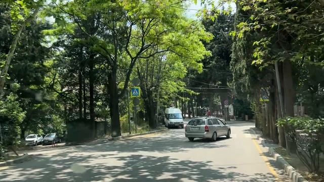 Ялта. Рабочая, Ленинградская, Загородная,Садовая,К.Маркса, Московская ул.02.06.25. Крым.Crimea.Yalta смотреть онлайн