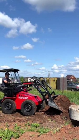 Обустроили скважину на участке, погрузчик АТ-350М #excavator #shorts #пермь #скважинаподключ