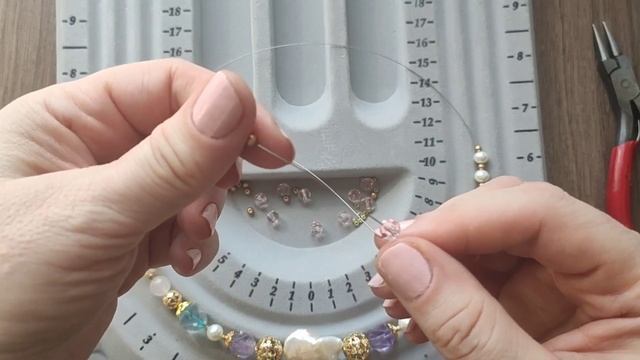 DIY Попробуй собрать шикарное колье на вечер за пол часа. Посмотри как это делаю я смотреть онлайн